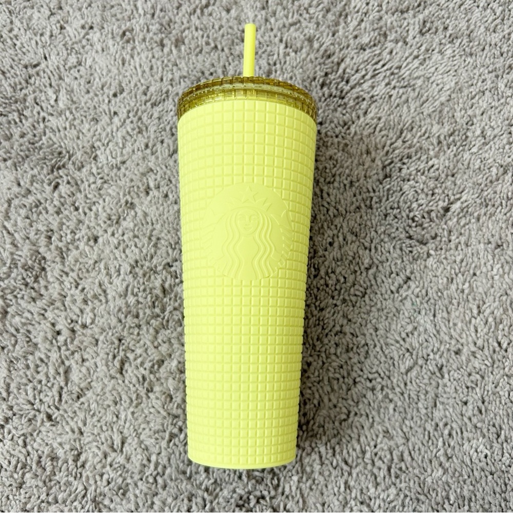 New Starbucks Vibrant Yellow 24 oz Tumbler with Lid - Siren logo